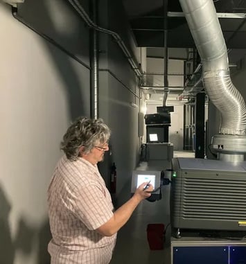 Visite des cabines du cinéma VEO Grand-Lumière