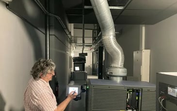 Visite des cabines du cinéma VEO Grand-Lumière