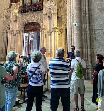 La collégiale se visite en deux temps