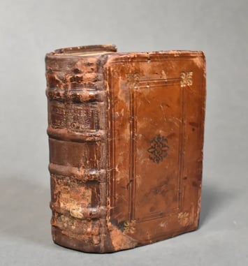 Sauvegarder des documents anciens : raviver, résister, réimaginer
