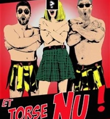 En jupe et torse nu